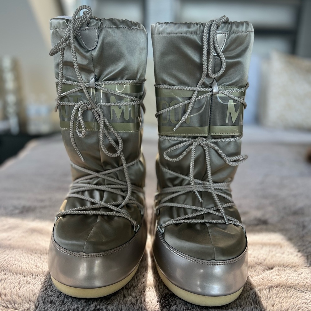 Like New Moon Boots - Tall, Champagne size 35-38